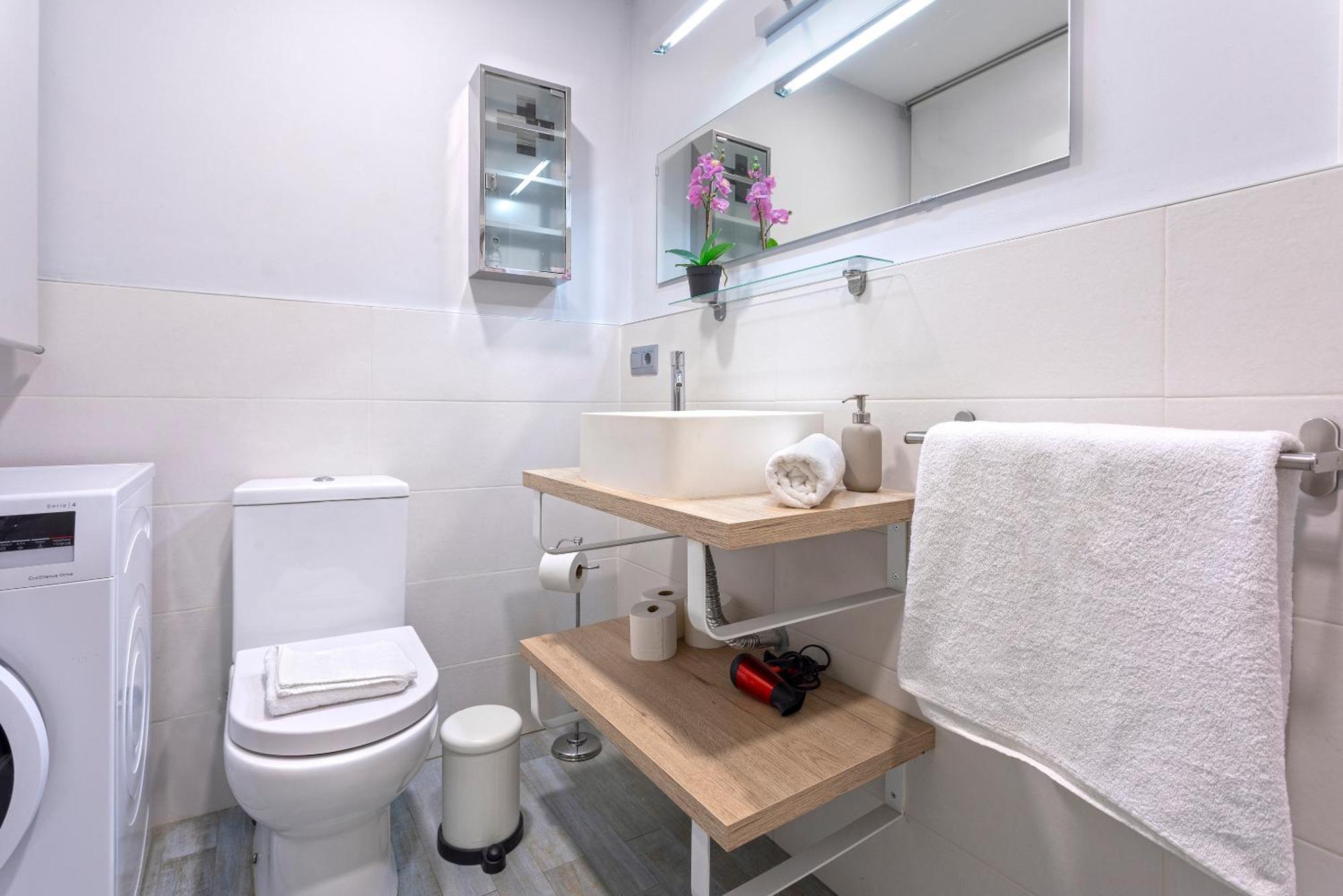 Coqueto Apartamento Junto A Calle Larios By Rent Me Malaga Bagian luar foto