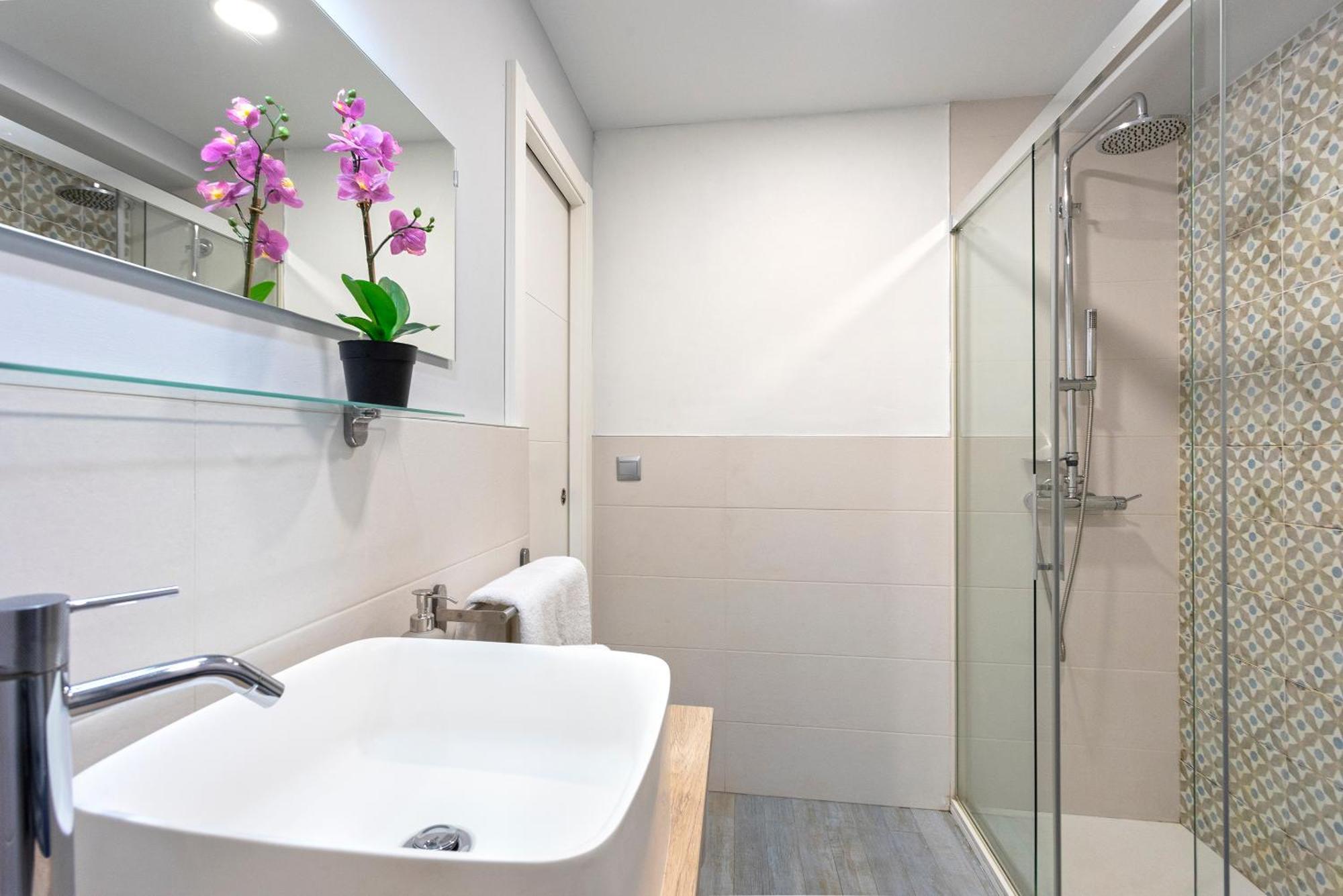 Coqueto Apartamento Junto A Calle Larios By Rent Me Malaga Bagian luar foto